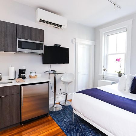 A Stylish Stay W/ A Queen Bed, Heated Floors.. #36 Brookline Buitenkant foto