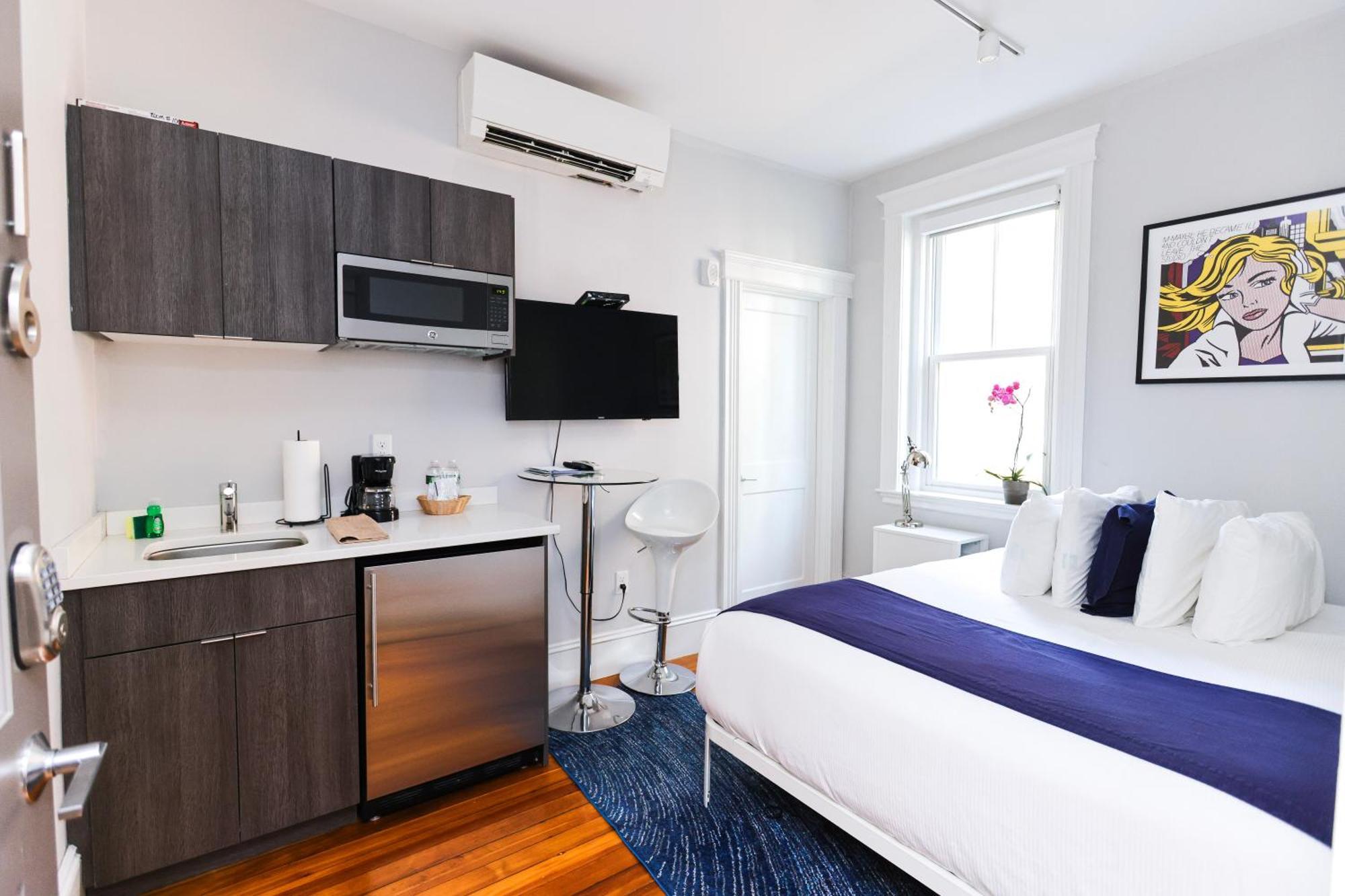 A Stylish Stay W/ A Queen Bed, Heated Floors.. #36 Brookline Buitenkant foto