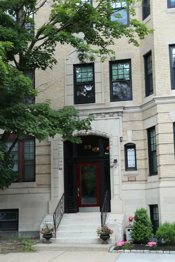 A Stylish Stay W/ A Queen Bed, Heated Floors.. #36 Brookline Buitenkant foto