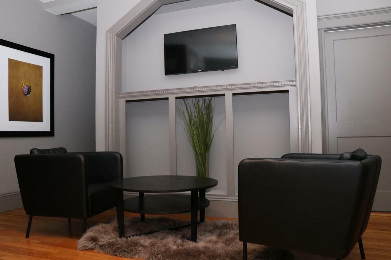 A Stylish Stay W/ A Queen Bed, Heated Floors.. #36 Brookline Buitenkant foto